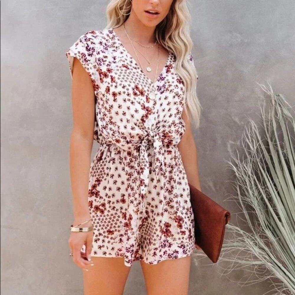 Vici Floral Romper Ivory floral V-Neck Cap Sleeve Pullover Size XS